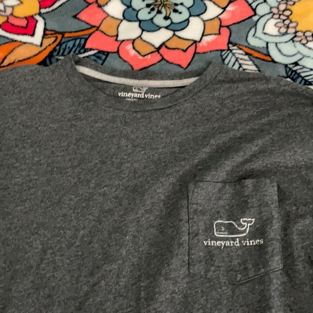 Women’s Vineyard vines shirt